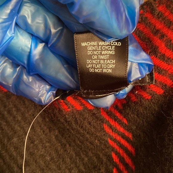 Forever21: Womens Outerwear | Oversized Buffalo Plaid Shawl | Red / Blac… - Picture 5 of 5